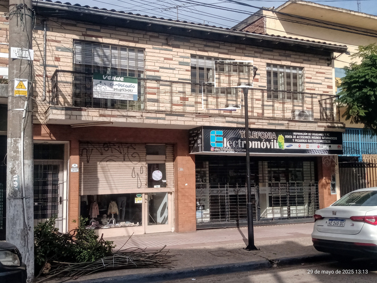 CASA CON LOCALES SOBRE CALLE PRINCIPAL EN TORTUGUITAS